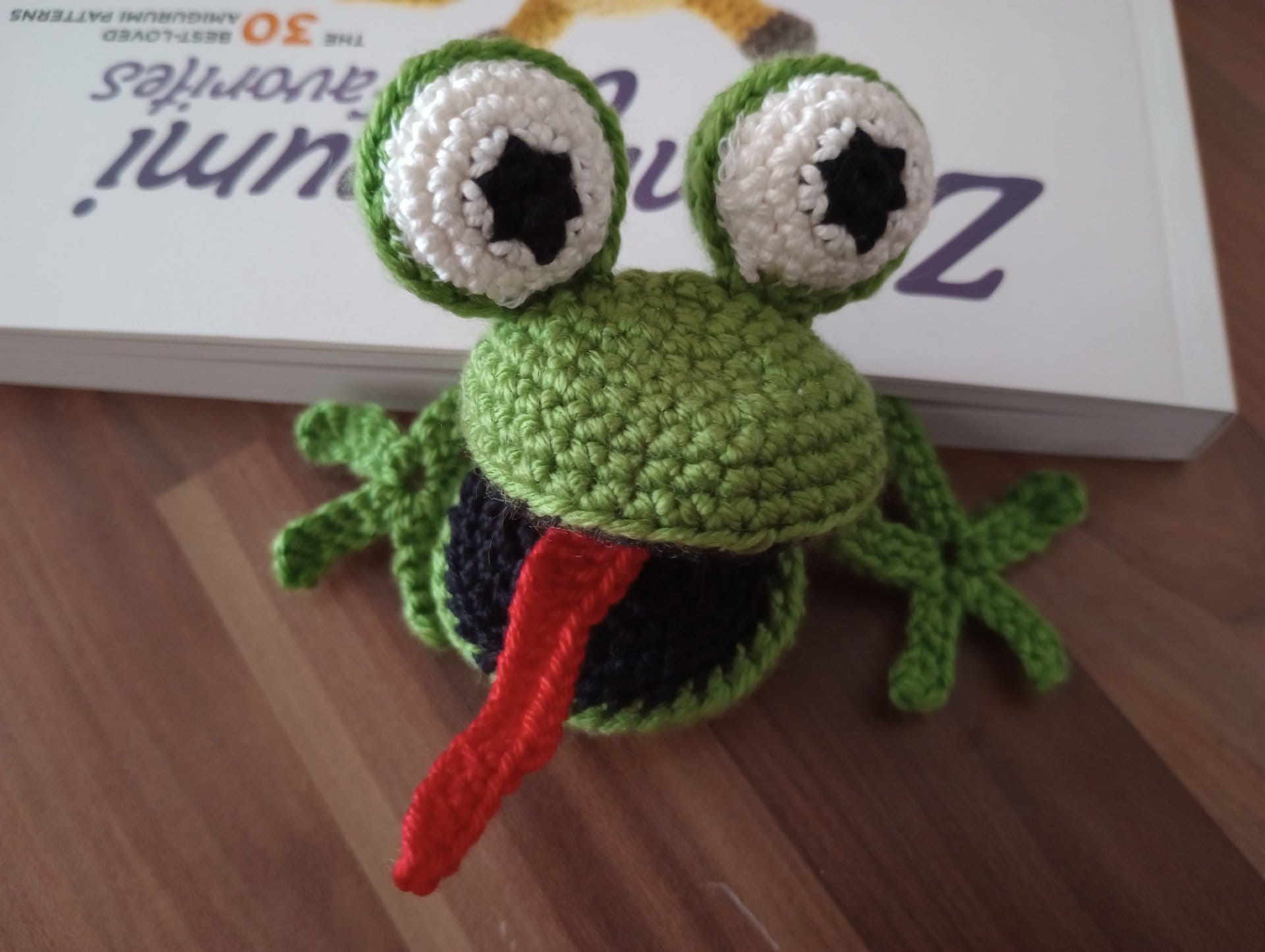 Béka – horgolt könyvjelző