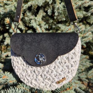 Horgolt jázmin mintás crossbody (fehér-ezüst)