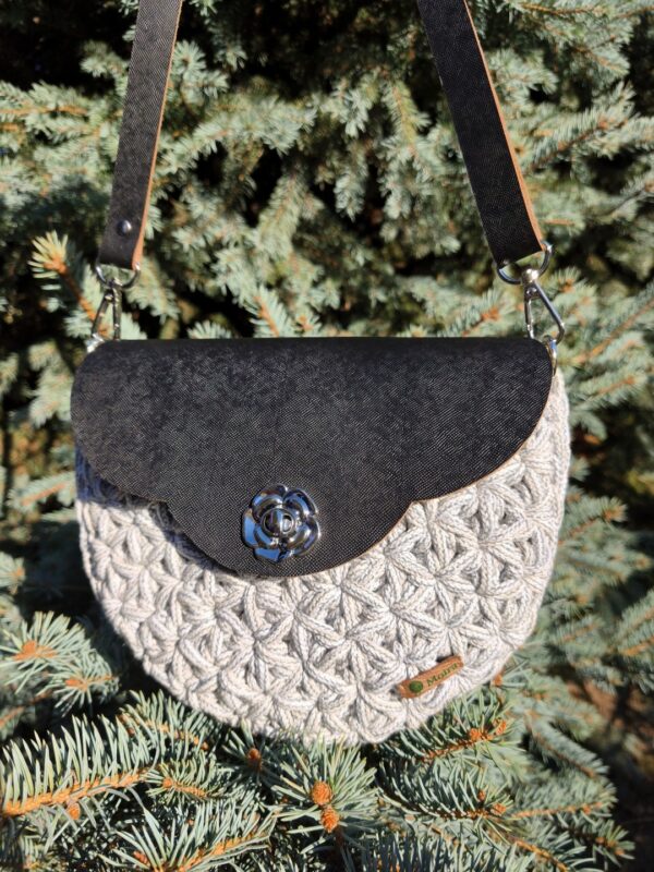 Horgolt jázmin mintás crossbody (fehér-ezüst)