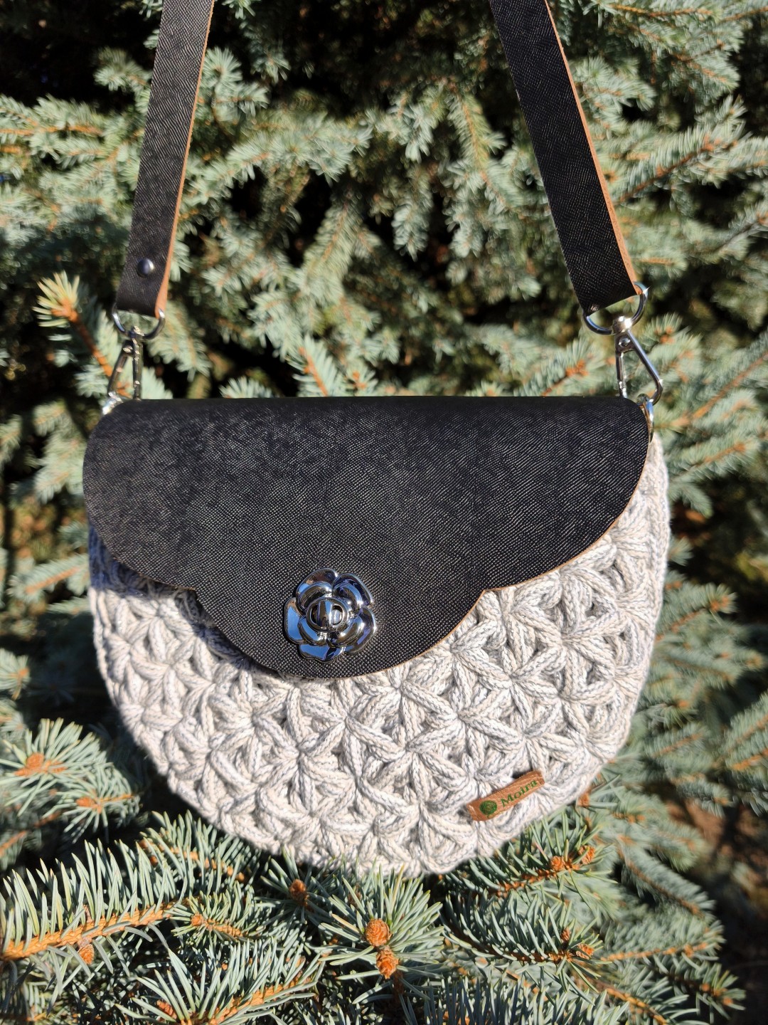 Horgolt jázmin mintás crossbody (fehér-ezüst)