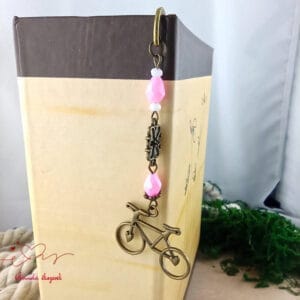 Bicikli könyvjelző pink gyöngyökkel