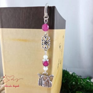 Hátizsák könyvjelző pink gyöngyökkel túrázóknak