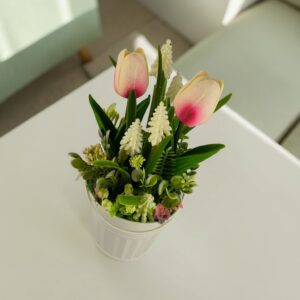 Tavaszi tulipános asztaldísz fém kaspóban TUG211