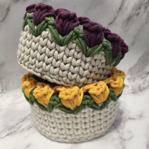 Horgolt tulipános kosár (nagy)