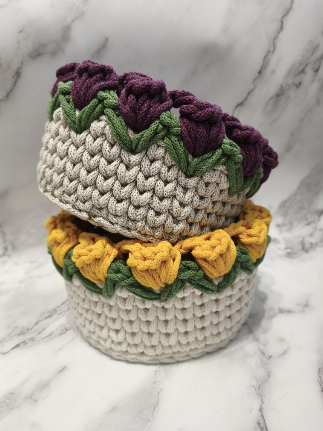 Horgolt tulipános kosár (kicsi)