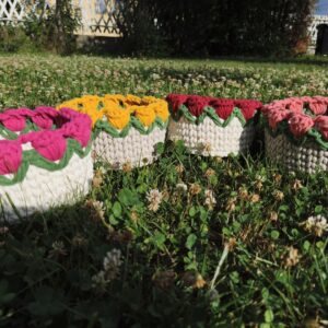 Horgolt tulipános kosár (kicsi)