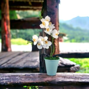 Fehér színű kétágú élethű orchidea színes agyagkaspóban ORK214
