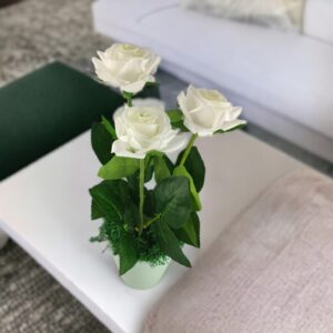 Fehér Real Touch rózsák kaspóban
