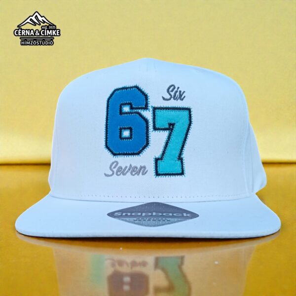 67 – hímzett snapback sapka