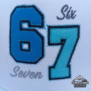 67 – hímzett snapback sapka