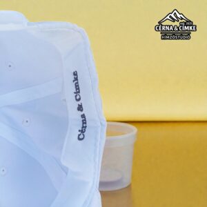 67 – hímzett snapback sapka