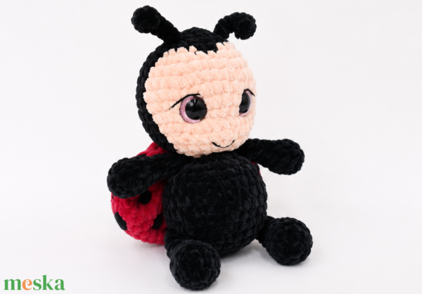 Katicabogár horgolt amigurumi figura
