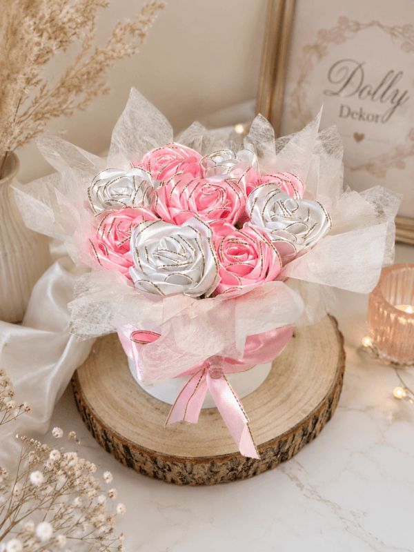 Pink-Fehér Szalagrózsa Box 🌸🤍