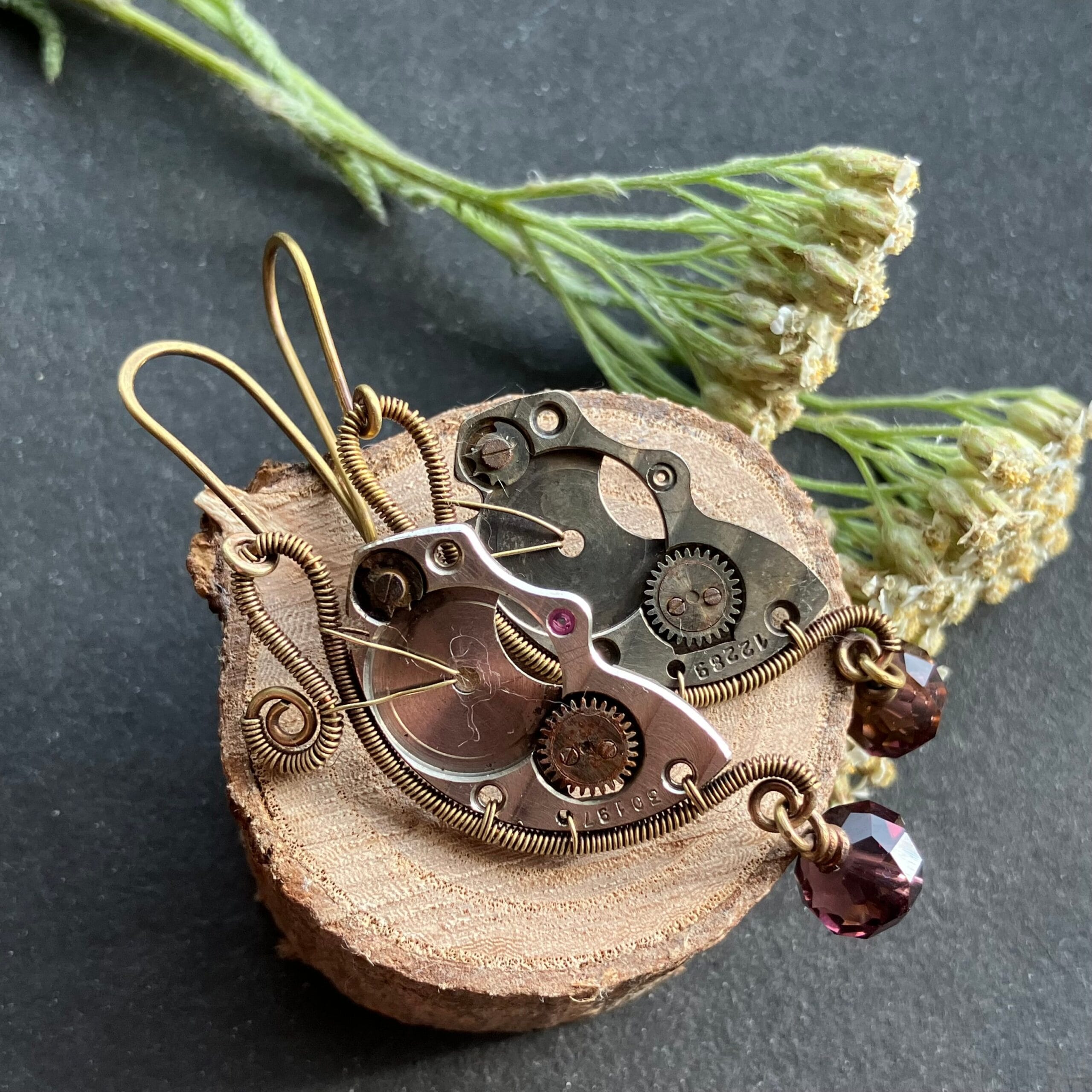 REINA steampunk sárgaréz fülbevaló – lila