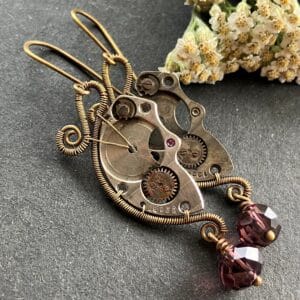 REINA steampunk sárgaréz fülbevaló – lila
