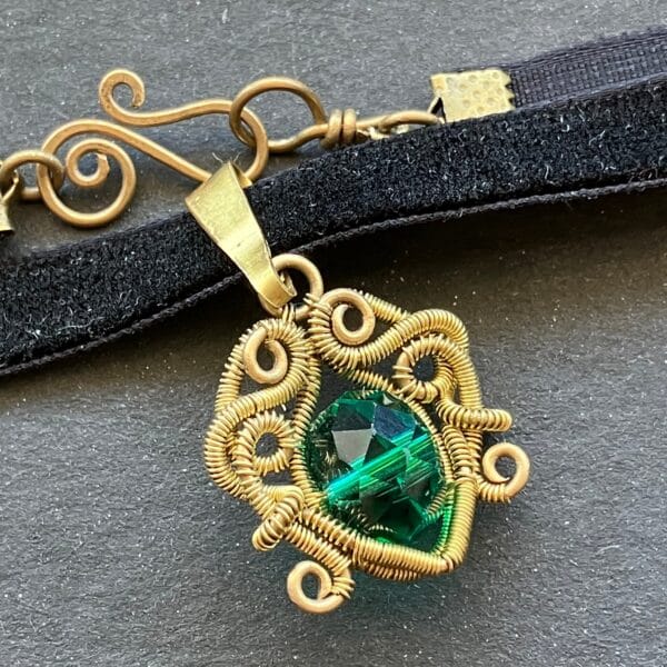 Last of Glass – fekete és zöld sárgaréz choker
