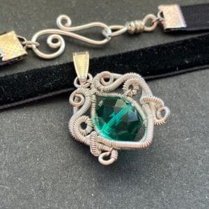 Ezüst és zöld choker