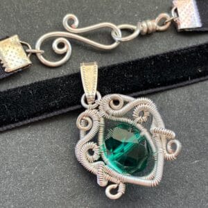 Ezüst és zöld choker