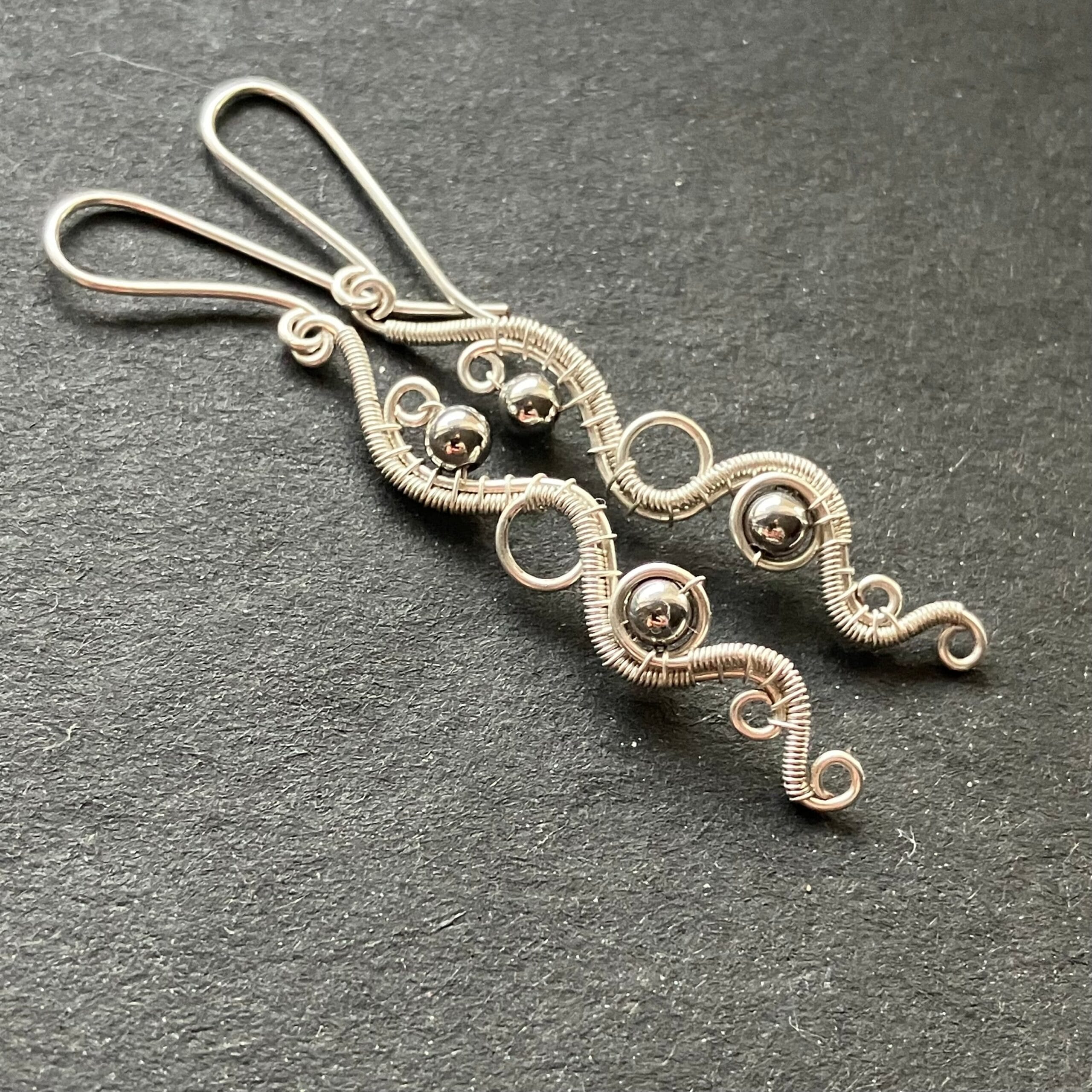 BASICS – ezüstözött lógó fülbevaló