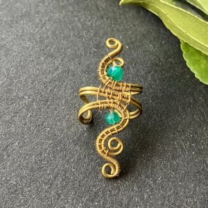 KOMOREBI sárgaréz zöld ónix fülgyűrű