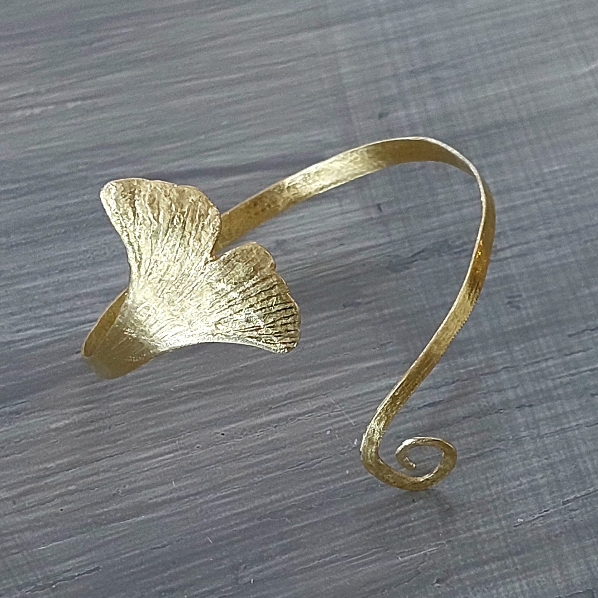 FÉNYES GINKGO BILOBA KARPEREC SÁRGARÉZBŐL