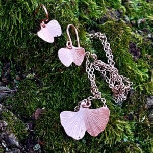 GINKGO BILOBA FÜLBEVALÓ ÉS NYAKLÁNC VÖRÖSRÉZBŐL