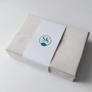 KÜLÖNLEGES 15 DB-OS ÉKSZERBOX SÁRGARÉZ ÉKSZEREKKEL
