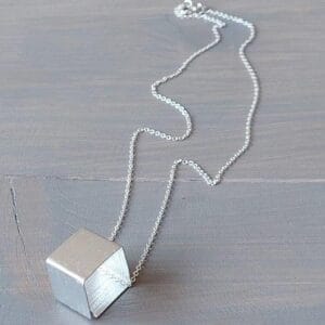 KOCKA NYAKLÁNC ALUMÍNIUMBÓL