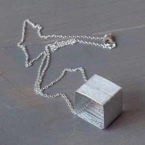 KOCKA NYAKLÁNC ALUMÍNIUMBÓL