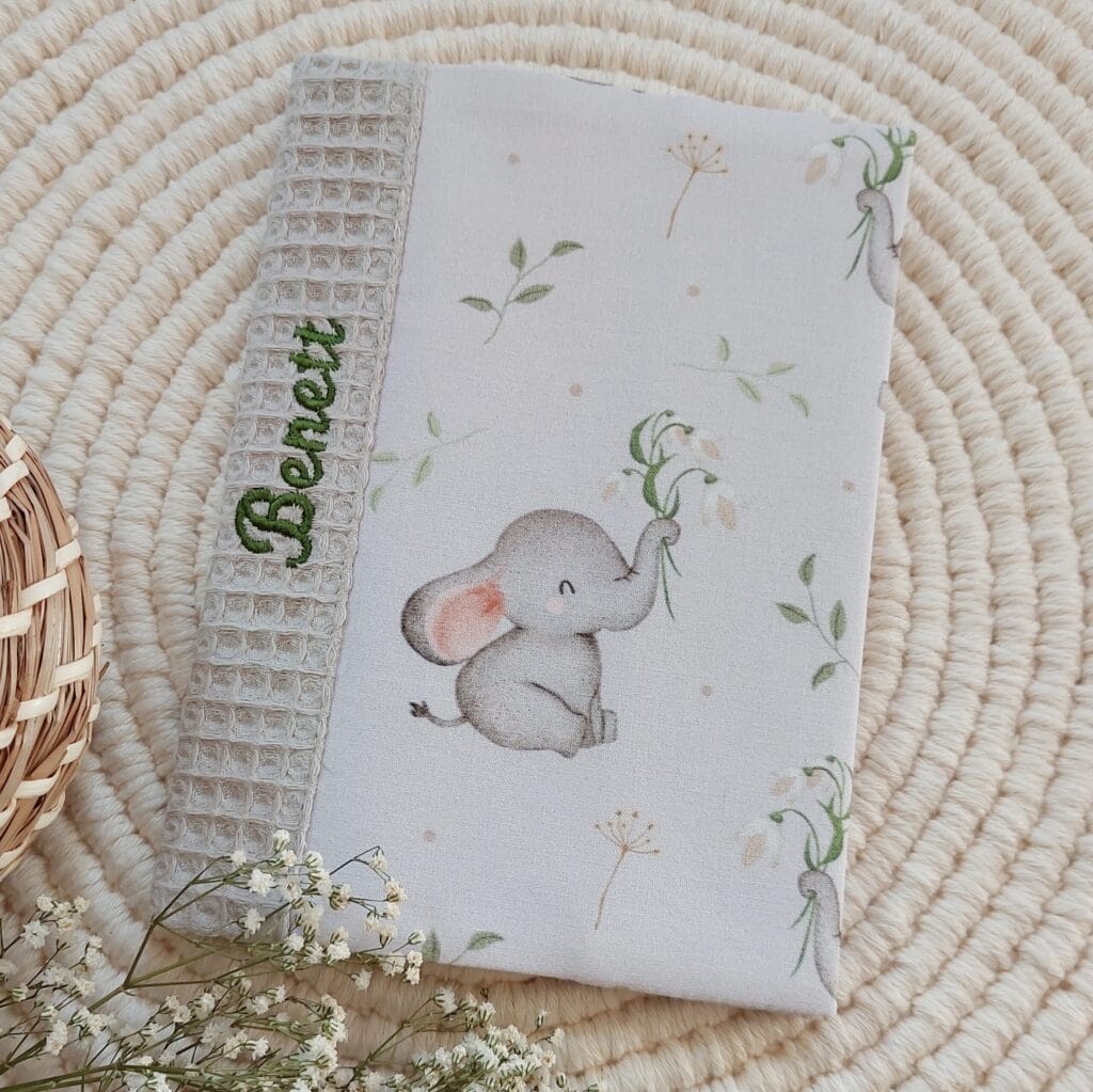 Egészségügyi kiskönyv borító, elefánt, LuannaBaby