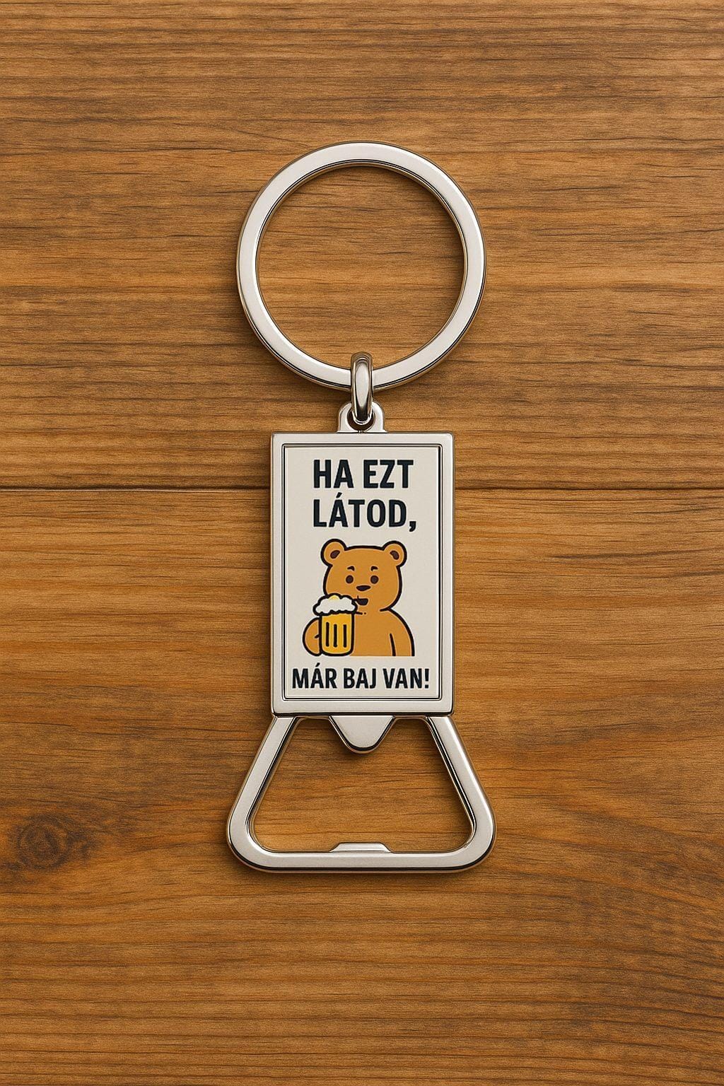Humoros alumínium sörnyitós kulcstartó – macis dizájn