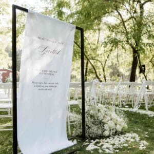 Esküvői lenvászon köszöntő banner – nem tábla, hanem légies textil
