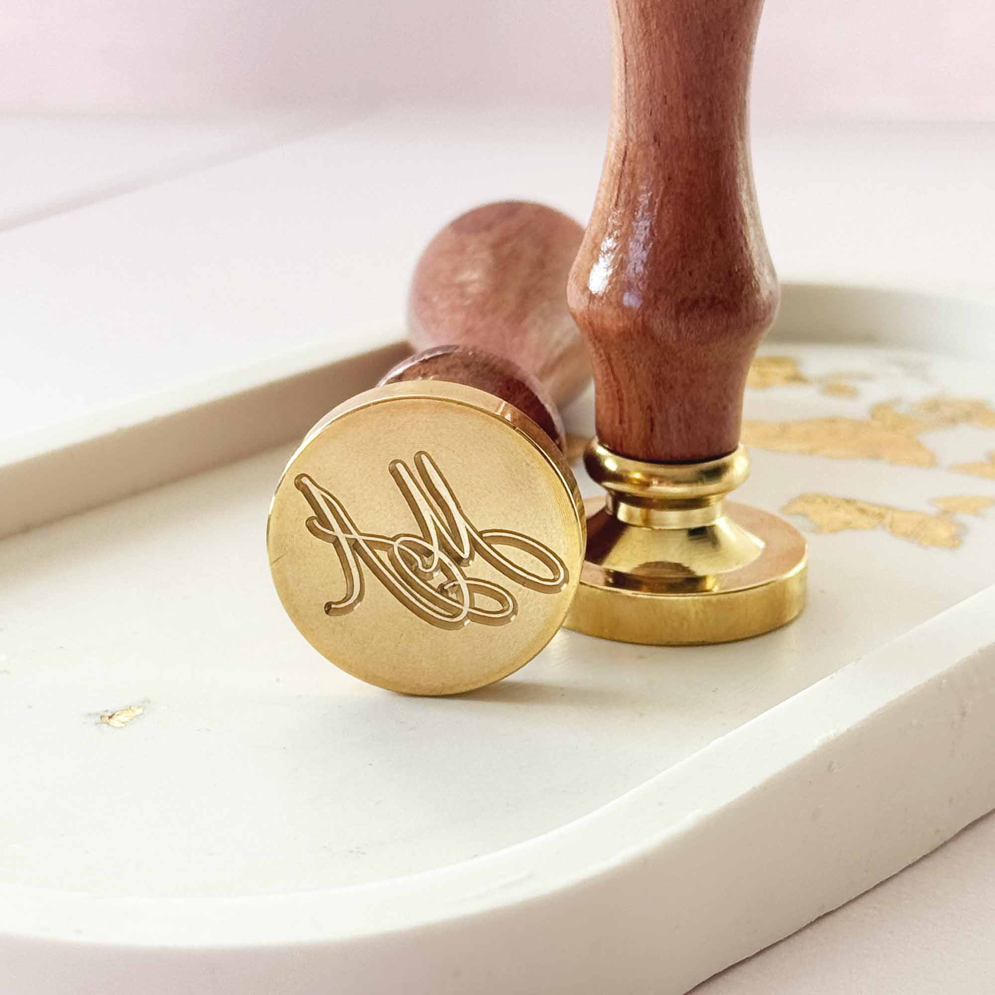 Monogramos viaszpecsét nyomó