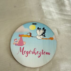 Megérkeztem lányos – dekorációs tábla babaérkezés alkalmából