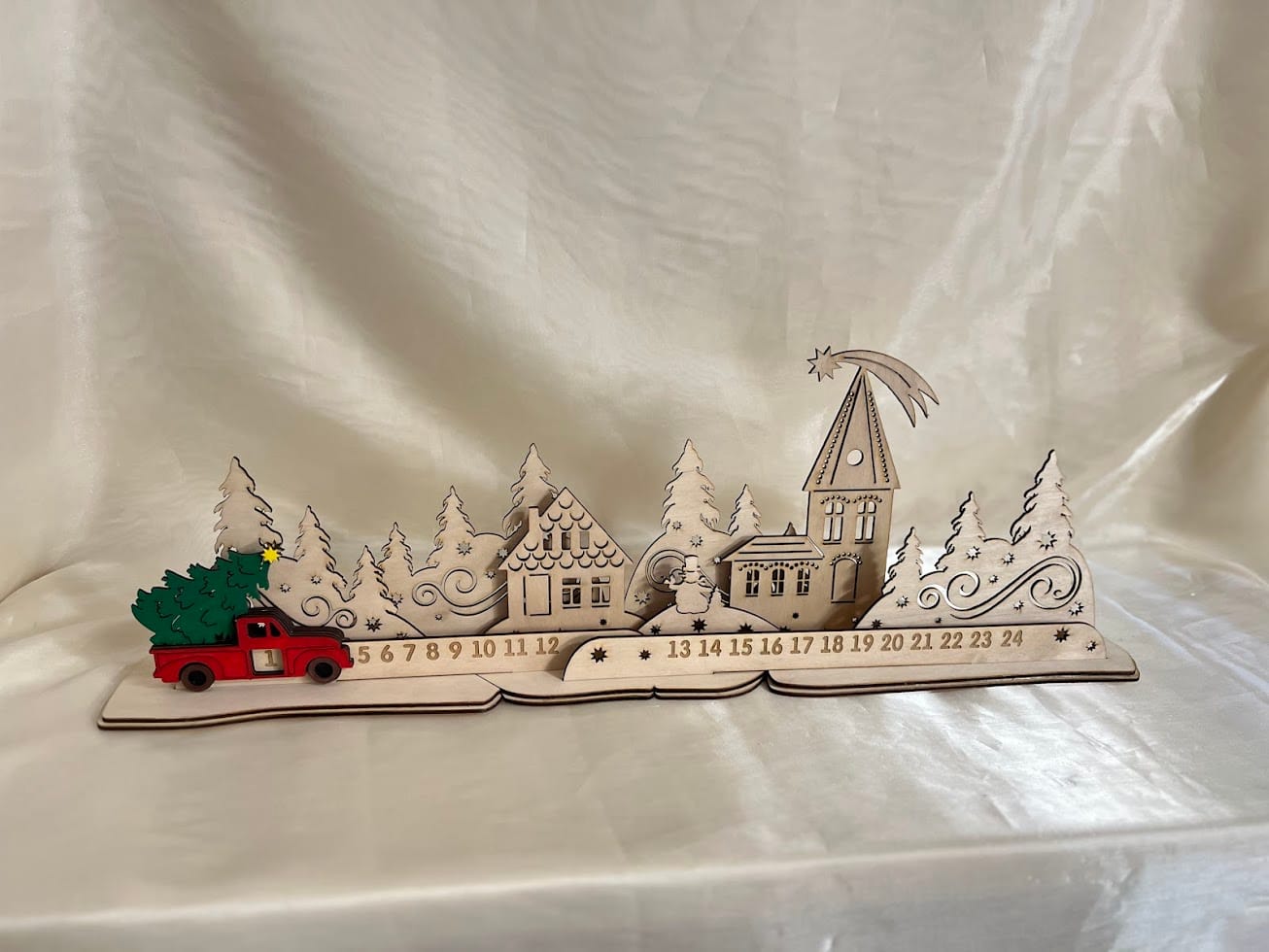 Világító fa adventi naptár – autós karácsonyi visszaszámláló dekoráció (70 cm)