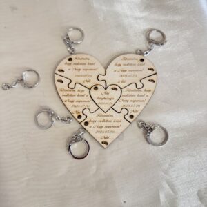 Puzzle szív kulcstartó szett – lánybúcsú ajándék koszorúslányoknak