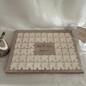 Puzzle esküvői vendégkönyv egyforma darabokkal