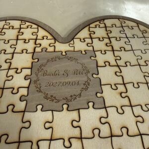 Szív forma puzzle vendégkönyv