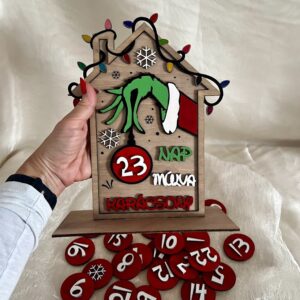 Grincses adventi visszaszámoló – kézzel festett, egyedi karácsonyi dekoráció