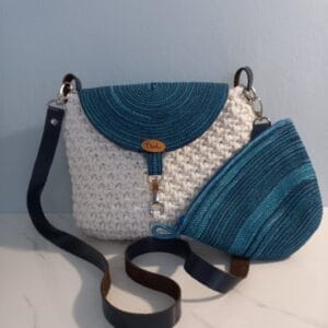 Batyu formájú crossbody fehér-kék színben