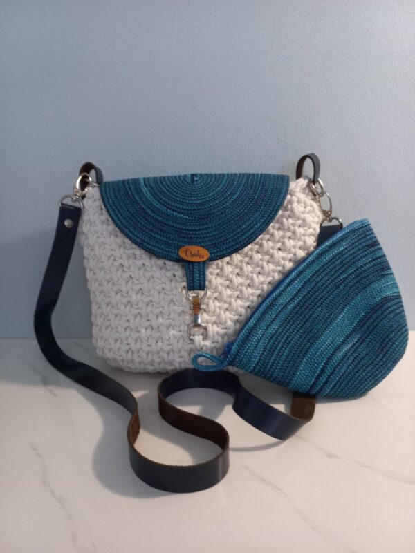 Batyu formájú crossbody fehér-kék színben