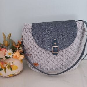 szürke színű crossbody