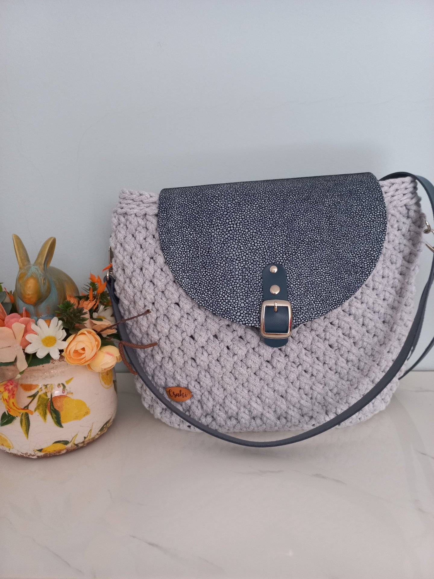 szürke színű crossbody