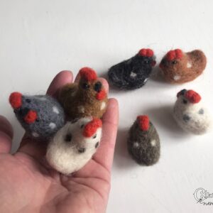 Tűnemezelt mini tyúk többféle színben