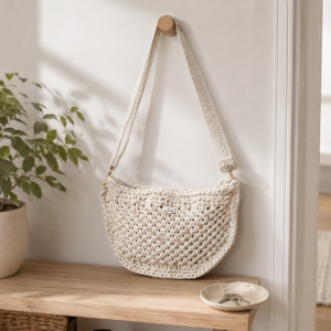 Rózsafény – ekrü makramé crossbody táska rózsakvarccal