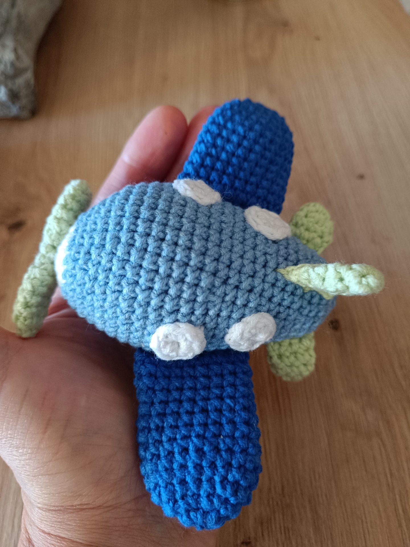 Horgolt repülőgép 10 cm