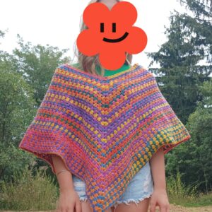 Horgolt nagyikockás poncsó