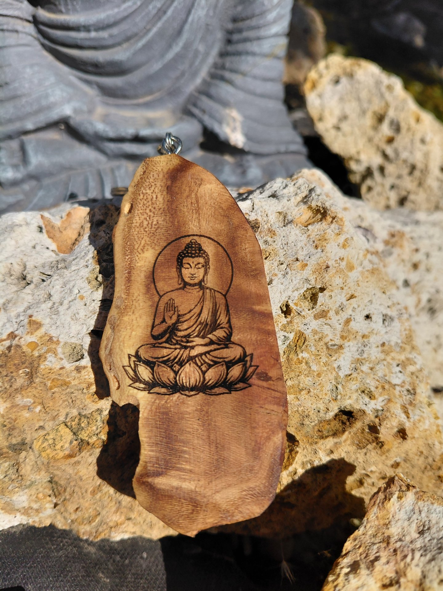 Budha 003.Egyedi fa gravírozott kulcstartó.