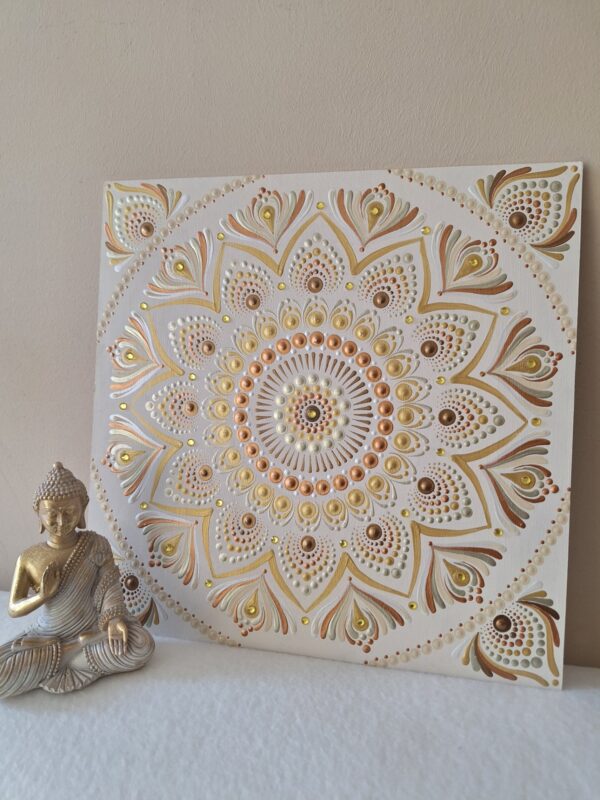 Arany ragyogás – Pontozott mandala