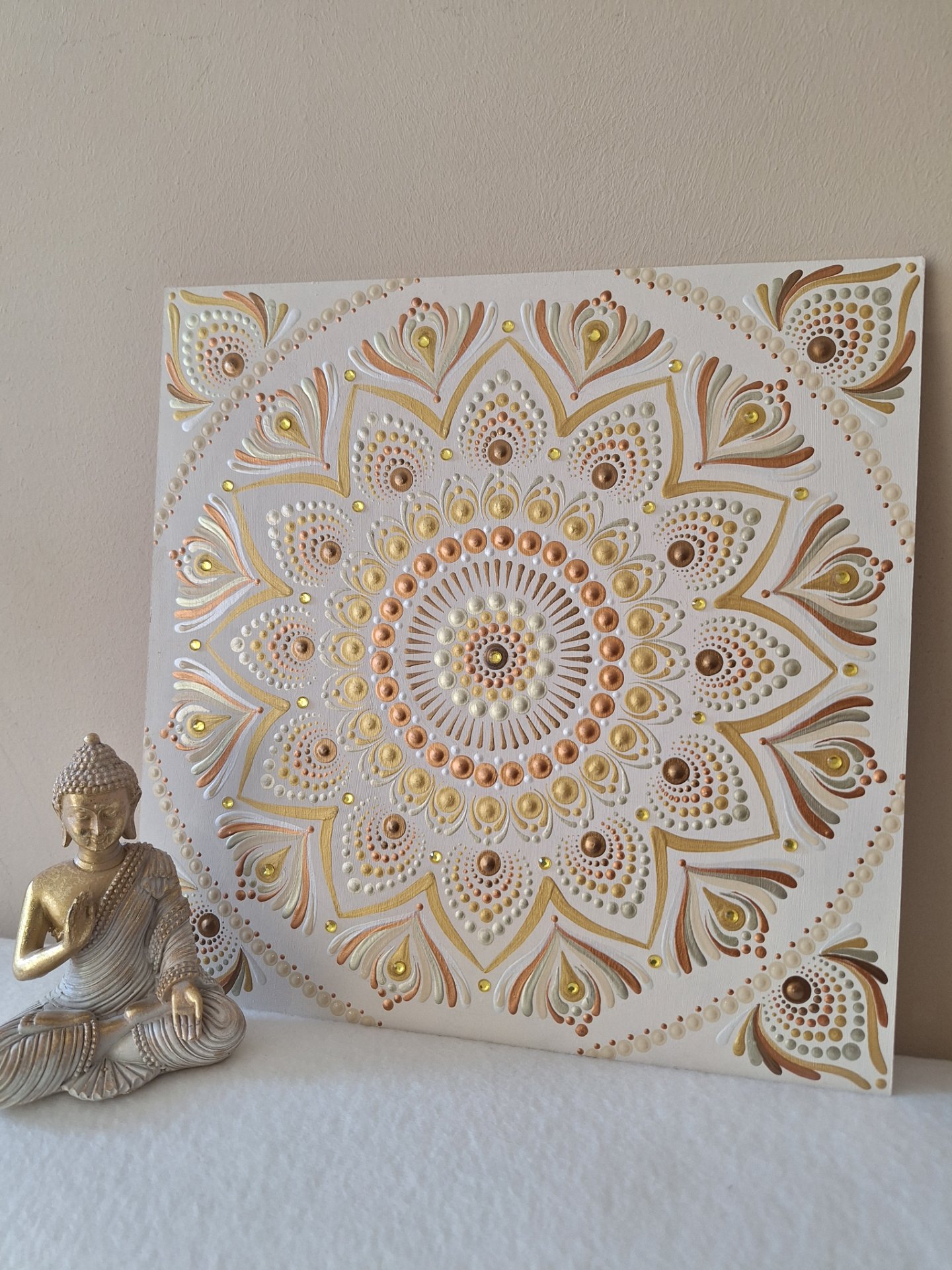 Arany ragyogás – Pontozott mandala